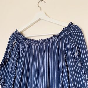 🌻American Eagle Off the Shoulder Top